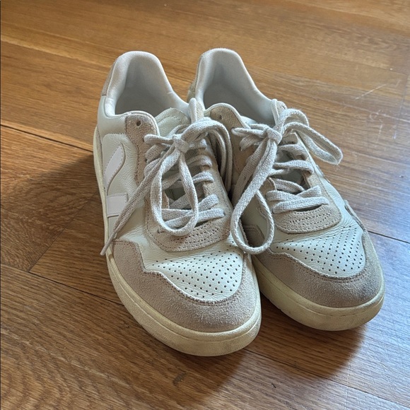 Veja V-90 sneakers - Picture 3 of 8